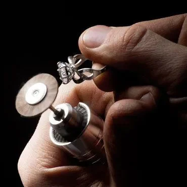 Laboratorio orafo Novara - lucidatura gioiello